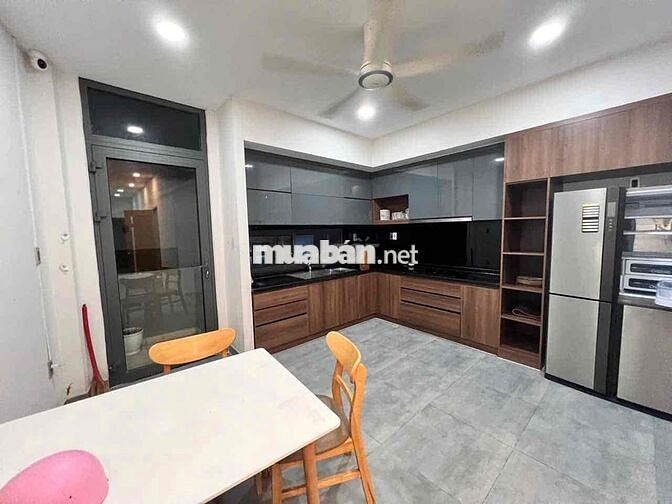 Cho thuê 2 phòng ngủ cao cấp ngay trung tâm quận Bình Thạnh