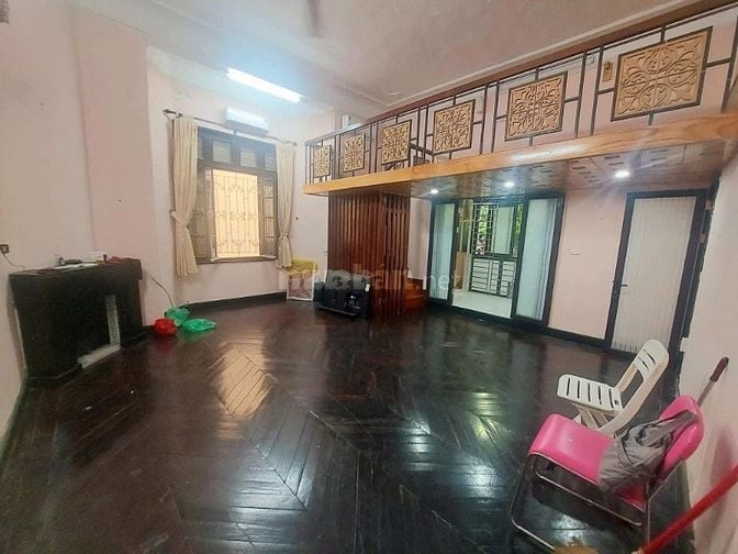 Chính chủ cho thuê căn hộ tập thể 70m2, tầng 2 phố Quán Thánh, Ba Đình