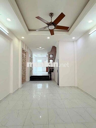 NHÀ GẦN NGÃ TƯ GA. TRỆT 2 LẦU 3PN 4WC ( SÂN XE HƠI )