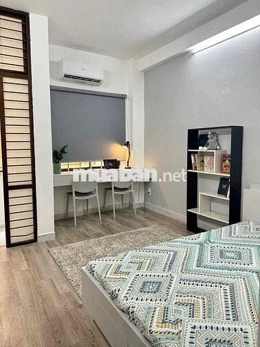 cho thuê phòng ban công thoáng ngay trung tâm Q1 gần đại học Mở