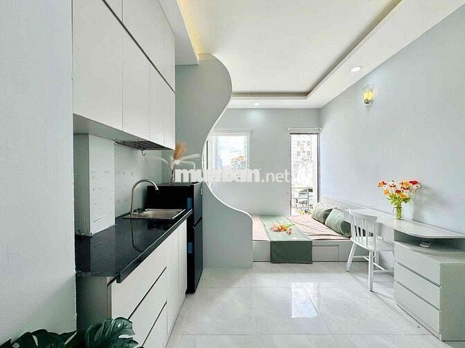 Cho Thuê Căn Studio Ban Công Tách Bếp Thang Máy Full NT Ngay Quận 1