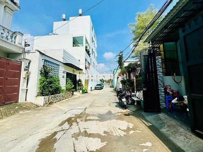 Nhà 1/ Hà Huy Giáp_ Ngay Ngã 4 Ga _ Sân Xe Hơi_4Pn