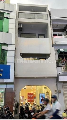 HẺM XE TĂNG 306/2 NGUYỄN THỊ MINH KHAI -NHÀ ĐẸP 3 LẦU - 35 TRIỆU 