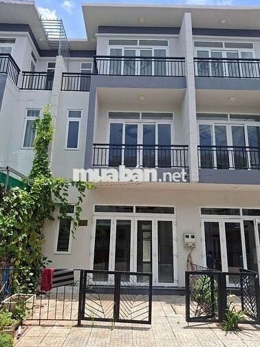 Nhà cách Hóc Môn 1km_ Hoàn thiện đẹp, view công viên_ Bao phí sang tên