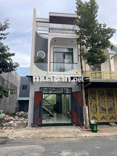 Nhà Bình Chánh xây 1 lầu có sổ sẳn , chủ bán 1ty sang tên trong ngày