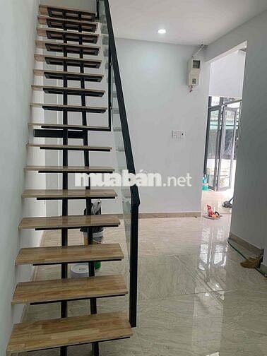 Nhà hẻm rộng sau lưng căn mặt tiền 202 nguyễn cư trinh