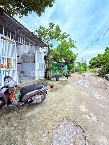 Nhà riêng chính chủ, 2 phòng ngủ, 100% thổ cư, giá 780trieu bao giấy