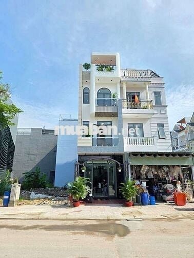Nhà mặt tiền kinh doanh sổ hồng hoàn công trang bị thang máy