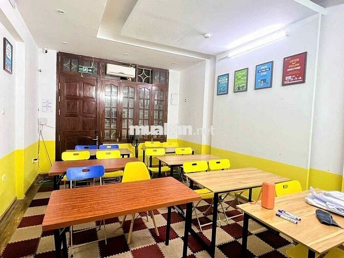 Cần cho thuê nhà nguyên căn 4 tầng 56m2 tại đường Trần Quốc Hoàn,HN.