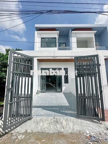 NHÀ 1 LẦU 1 TRỆT HIỆN ĐẠI SỔ RIÊNG NẰM Ở GẦN GIÁP BỬU LONG