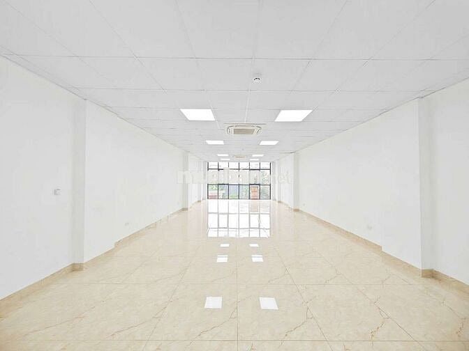 Cho thuê văn phòng Láng Hạ 80m2 13tr oto đỗ cửa view kính