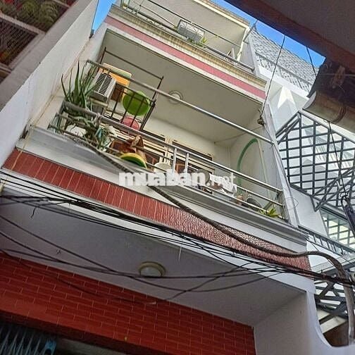 Bán nhà 2 lầu tiện sửa chữa đường Trần Hưng Đạo P5 Q5