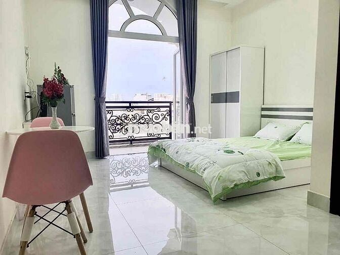 Căn Hộ Studio 40m2 Ban Công View Thành Phố Full Nội Thất Thang Máy
