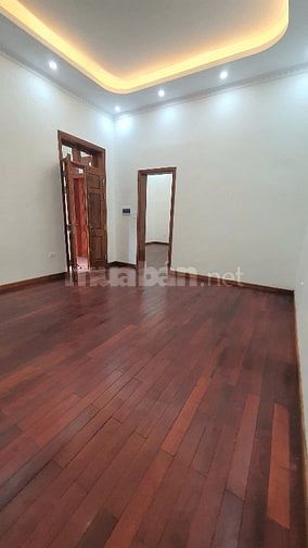 Bán nhà trong biệt thự 48 và 50 phố Hàng Chuối, HBT