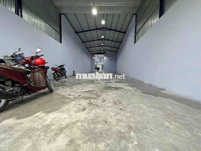 nhà xưởng dt 7 x37 mặt tiền kinh doanh. 2 pn 2 vs