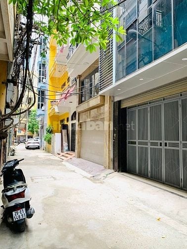 Bán nhà 6 tầng thang máy, P/Lô phố Hoàng Quốc Viêt, Dt 65m2, Mt 5m.
