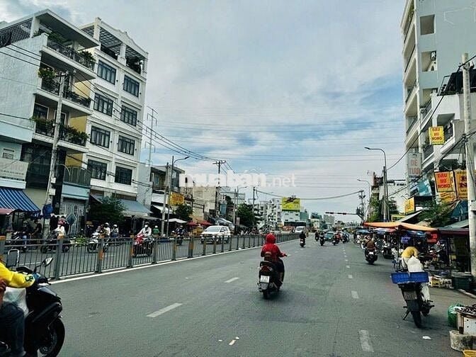 BÁN NHÀ HẺM XE HƠI 8xTỶ,GẦN PHẠM VĂN ĐỒNG,BÌNHTHẠNH,DT70M2, 2TẦNG.