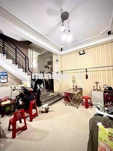 Lý Tự Trọng - 3 tầng 5pn - Ô tô đỗ cửa - Giá còn 4,8 tỷ