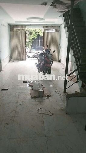 Nhà Mtkd nguyên căn đường Lk 2-10 cấp 4 có gác lửng đúc 1pn kín 1wc