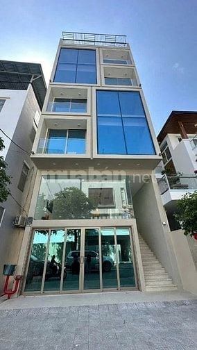 TOÀ VĂN PHÒNG 7 TẦNG MỚI TOANH BÊN CẠNH MONARCHY – CÁCH CẦU RỒNG 500M
