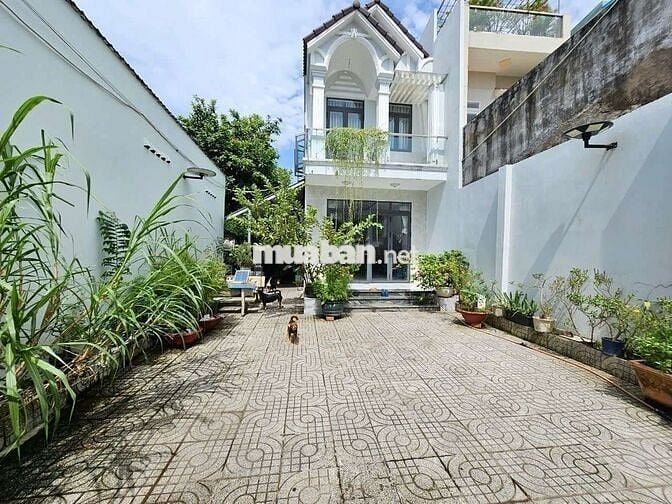 Nhà Biệt thự sân vườn gần chợ Xóm Vắng Vincom550 p. Dĩ An