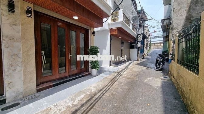 MÌNH CẦN BÁN NHÀ PHỐ TÔN ĐỨC THẮNG 9,9 TỶ, Ô TÔ, THANG MÁY