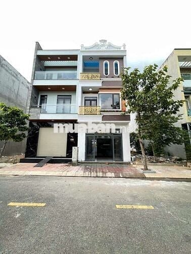Nhà phố hoàn công kdc Phú Hồng Thịnh gần BigC và làng đại học quốc gia