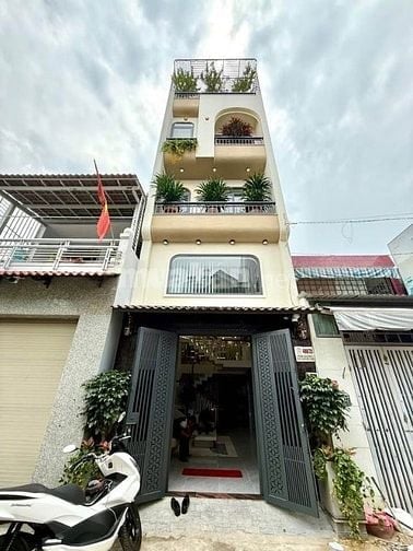 Cô Loan Cần Bán Gấp Nhà Tân Sơn Nhì – 1 Trệt 2 Lầu + ST – Giá Chỉ 4 Tỷ