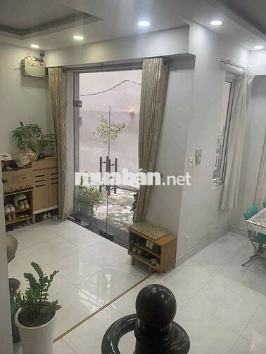 Cần bán nhà nguyên căn 4 lầu đường NGUYỄN VĂN TRỖI