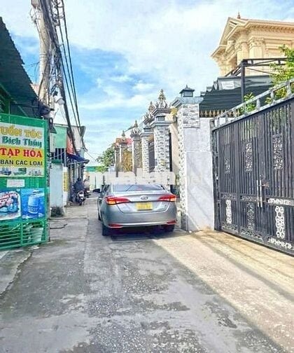 Bán Nhà 2 Tầng Hẻm Thông Thoáng, Cách Đường Xe Hơi 20m Huỳnh Tấn