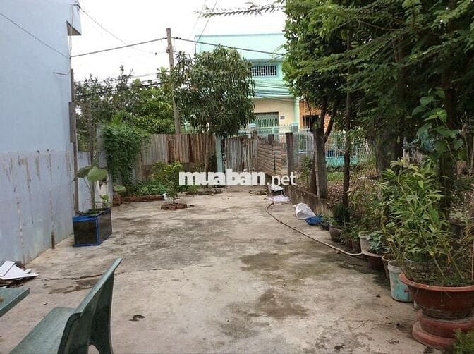 Nhà vườn rộng 200 m2 (5 x 40), gần RMIT / Phú Mỹ Hưng, TPHCM, chỉ 2,7T