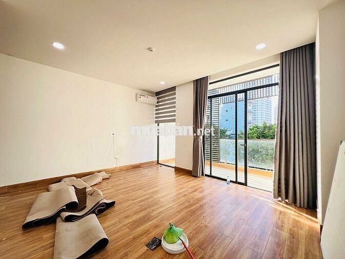 TRỐNG SẴN VP 40M2 CÓ ĐIỀU HOÀ, BAN CÔNG VIEW SÔNG BẢO VỆ 24/24