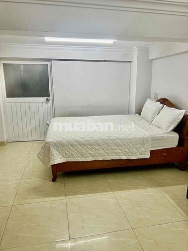 CHDV TT Bình Thạnh, nội thất cơ bản, 27m2, phòng phép kín, LĐR