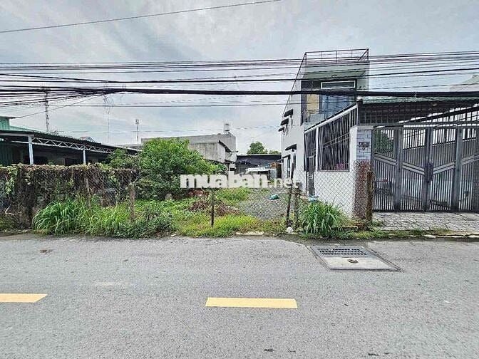 đất 93,9m2 mặt tiền kinh doanh Trần Thị Xanh,gần TT Y Tế Dĩ An