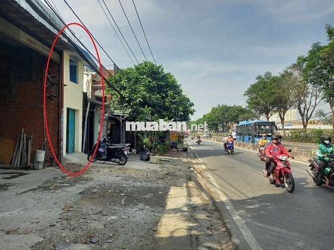 Cho thuê nhà mặt tiền quốc lộ 1A có gác 30m2. (Cho thuê nhà trọ)