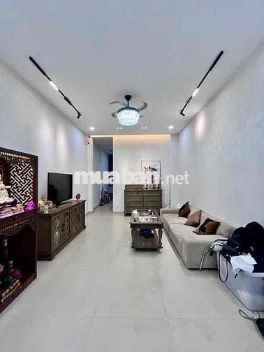 Nhà 2 tầng mới trục hoà bình nối dài,56m2,xe hơi ngủ trong nhà,5 tỷ 2
