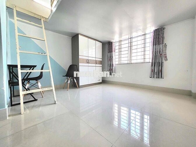 Duplex rộng thênh thang gần ngay nhà thờ Ba Chuông