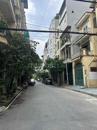 Bán nhà 5 tầng phố Hoàng Quốc Việt, 65m2, ô tô tránh, phân lô. 21,5 tỷ