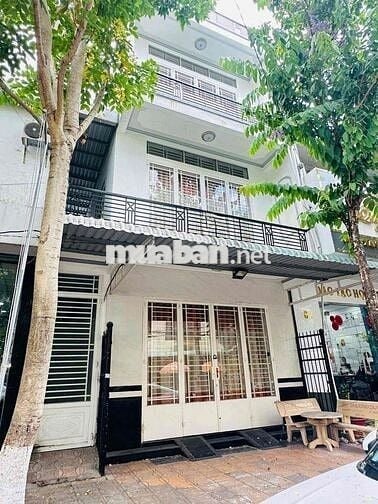 Mặt tiền 2 lầu đầu đường Lý Chính Thắng cách mặt tiền 3 tháng 2 30m