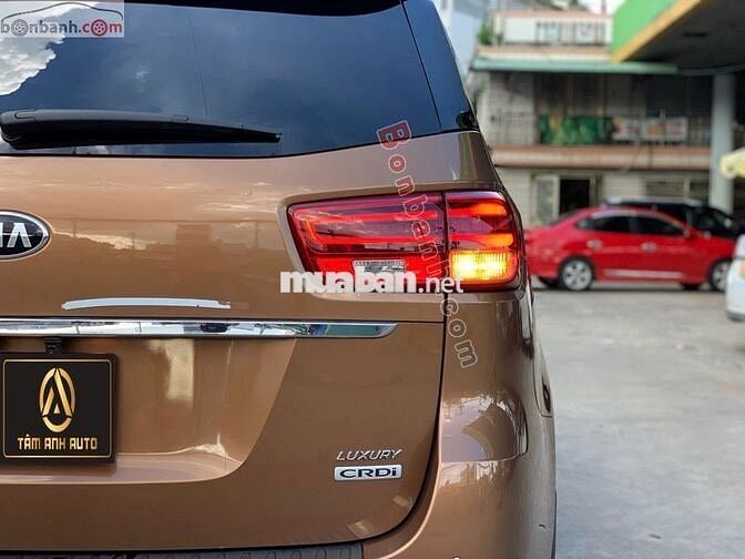 Kia_Sedona_Lux_2021