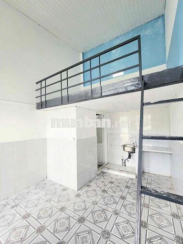 NGAY CẦU VƯỢT LINH XUÂN SÁT THỦ ĐỨC.,