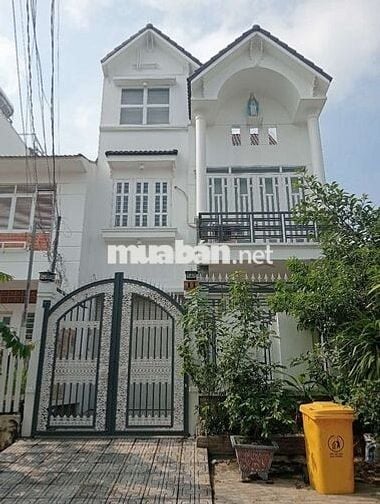 Biệt thự 3 tầng đường số 9 ấp 5 phong phú DT 7 x 19.5m trệt 3 lầu