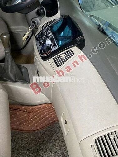 Toyota Innova 2.0E 2015 vàng đồng