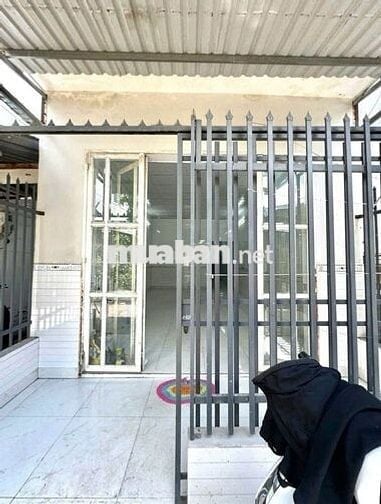 Cần bánnhanh Căn nhà ở Bà Điểm 5 Hóc môn  sổ hồng riêng sẵn 930triệu