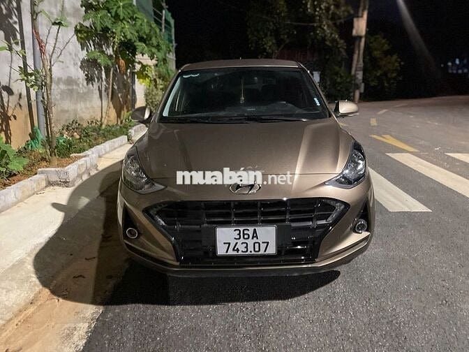 Hyundai Grand i10 2022 1.2 AT - 12000 km màu đồng