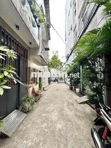 👉 Căn hiếm Hoàng Hoa Thám – 33m², 3 tầng, hẻm xe hơi, full nội thất