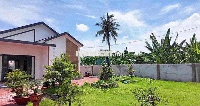 Chủ kẹt tiền kí gửi bán gấp căn nhà vườn đẹp