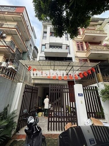 HOÀNG QUỐC VIỆT - CẦU GIẤY, 70m2 x 4T, MT:5m. Chia 2 phòng, đủ ĐH,NL.