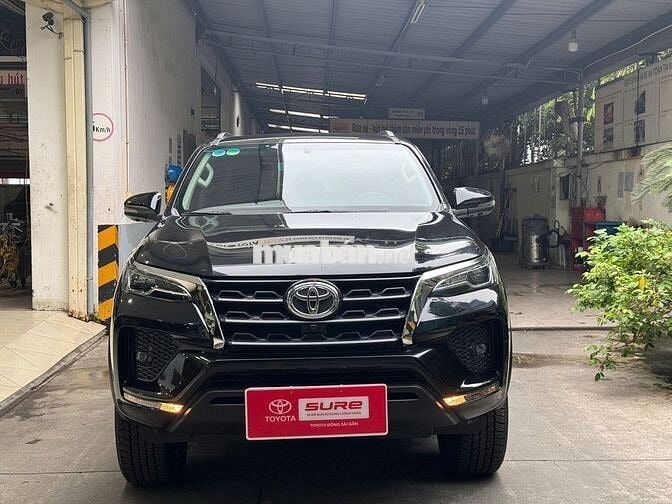 Fortuner 2.7V 4x2 AT 2024  - 2.700 km - Còn Giảm