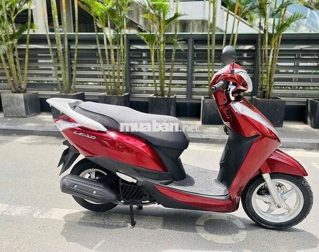 LEAD 125 mầu đỏ mận xe đang dân kín nilon